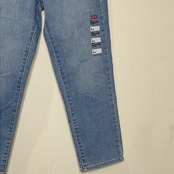 LEVI’S 311 SHAPING SKINNY CAPRI Jeans - Picture 7 of 7
